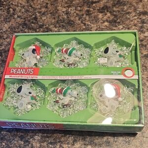 NWT 2017  Peanuts 6 Count Musical LED String Lights Set, 3 Holiday Songs